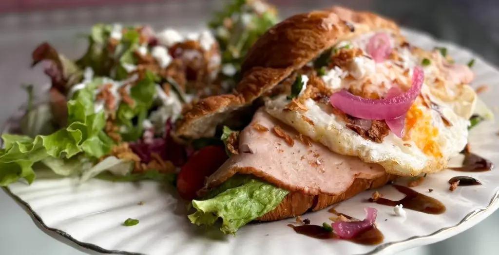 Croissant garni